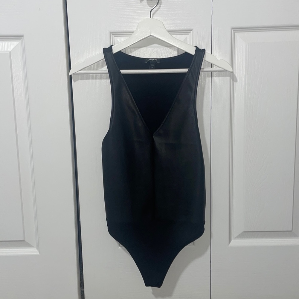 EXPRESS Body black front leather